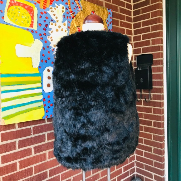 Decree Black Faux Fur Vest - Picture 4 of 7